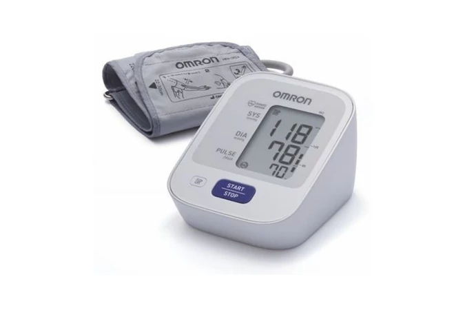 Omron M2 felkaron működő vérnyomásmérő + Eco temp basic lázmérő